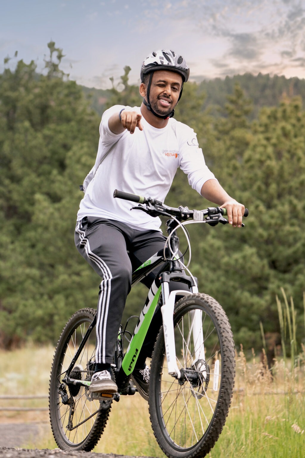 Corporate adventure photography in Denver — Veeva Systems team member mountain biking through the Colorado foothills, captured by David Scarola Photography. A masterful example of connection, authenticity, and dynamic corporate storytelling through the lens.