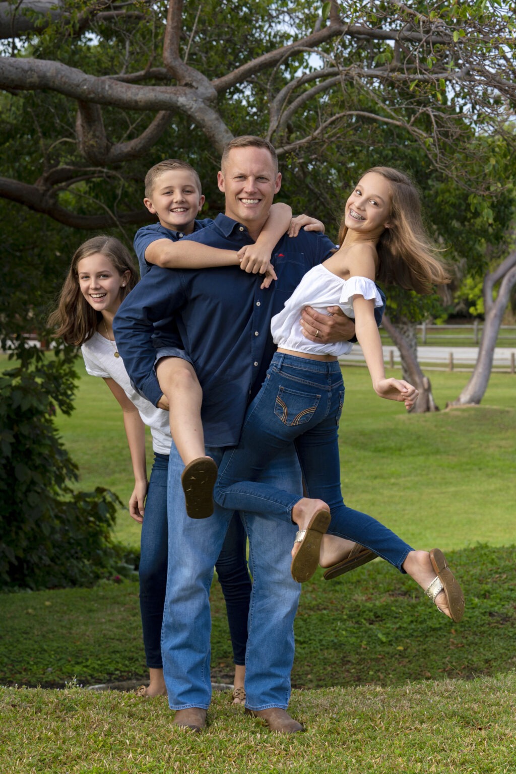 Jupiter Island and Palm Beach Island are the most perfect backdrops for family photography and David Scarola is the family portrait photographer in Palm Beach County to call when want an amazing family photography experiene.
