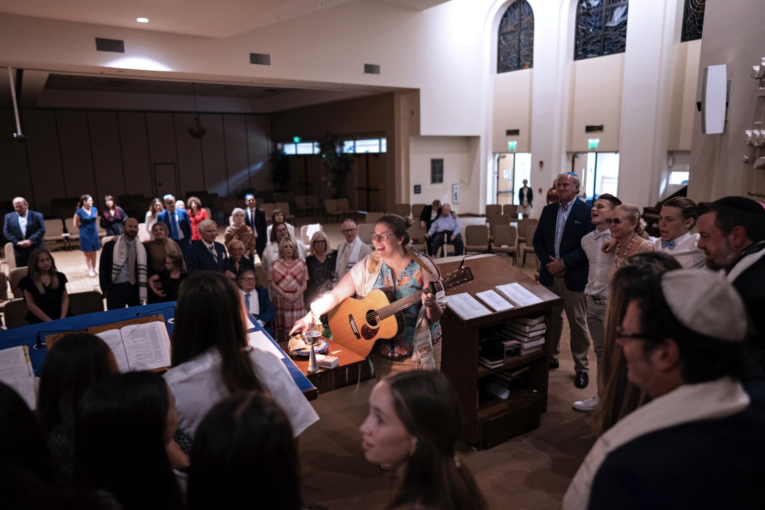 Bat Mitzvah service at Temple Beth David, captured by David Scarola Photography — a heartwarming moment of song, faith, and family connection during a sacred Jewish ceremony.
