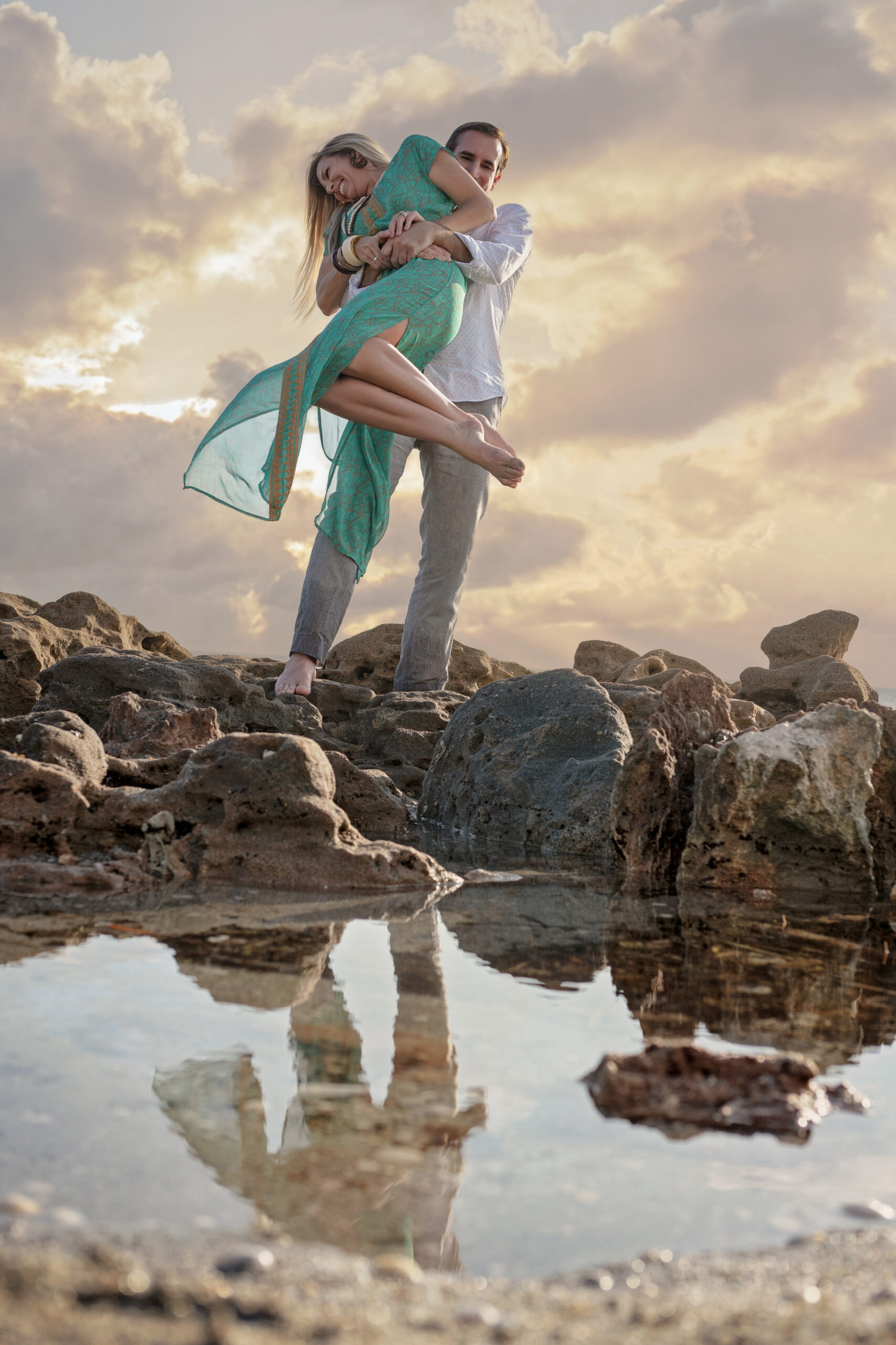 Matt and Nina’s engagement photo at Coral Cove Beach on Jupiter Island, captured by David Scarola Photography — a romantic seaside portrait blending love, light, and natural beauty. Professional engagement and wedding photographer serving Palm Beach and Jupiter Island.
